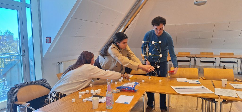 Spaghetti-Marshmallow-Turm, Konferenzsaal Hochschule Magdeburg-Stendal H2