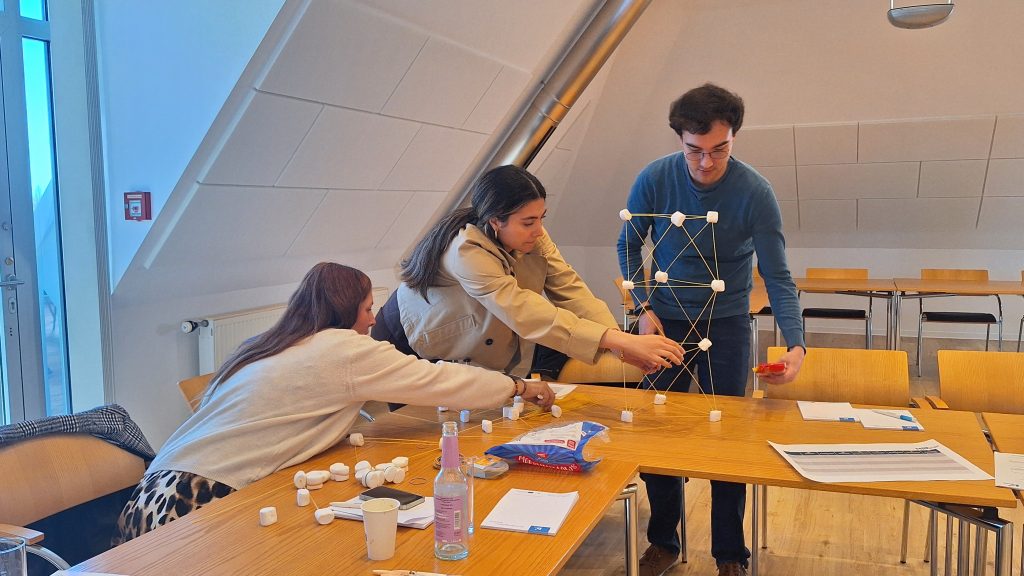 Spaghetti-Marshmallow-Turm, Konferenzsaal Hochschule Magdeburg-Stendal H2