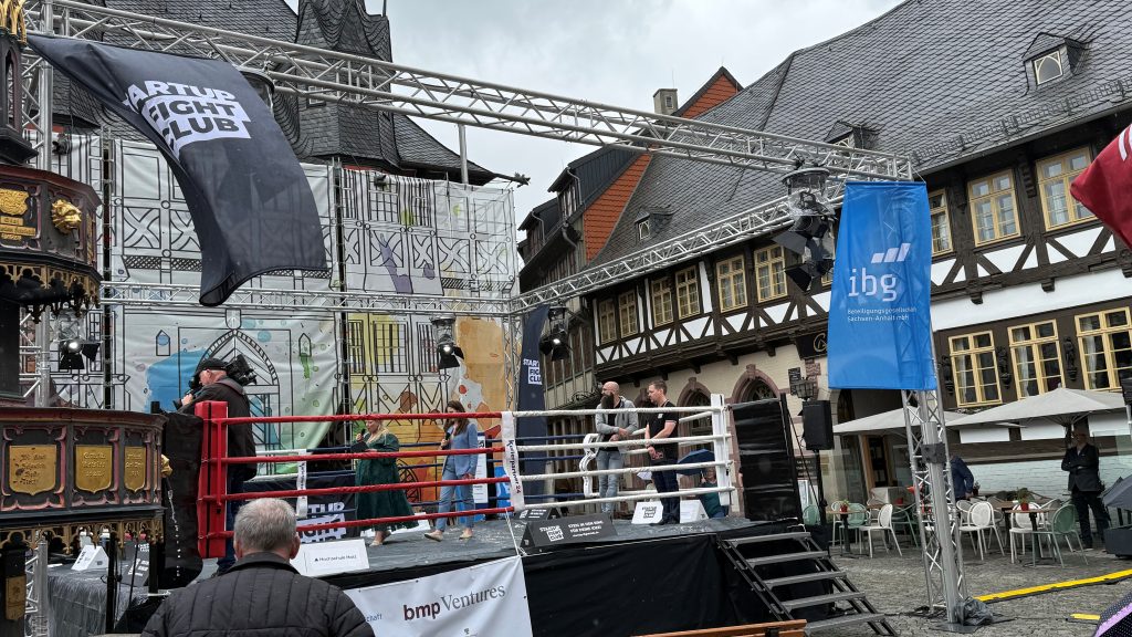 Bühne auf dem Marktplatz vor dem Rathaus von Wernigerode