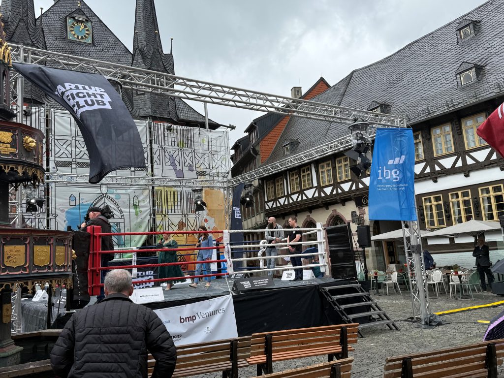 Bühne auf dem Marktplatz vor dem Rathaus von Wernigerode